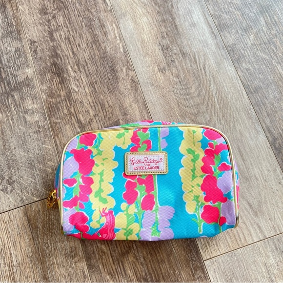 Lilly Pulitzer Handbags - Like new! Lilly Pulitzer for Estée Lauder Makeup Bag